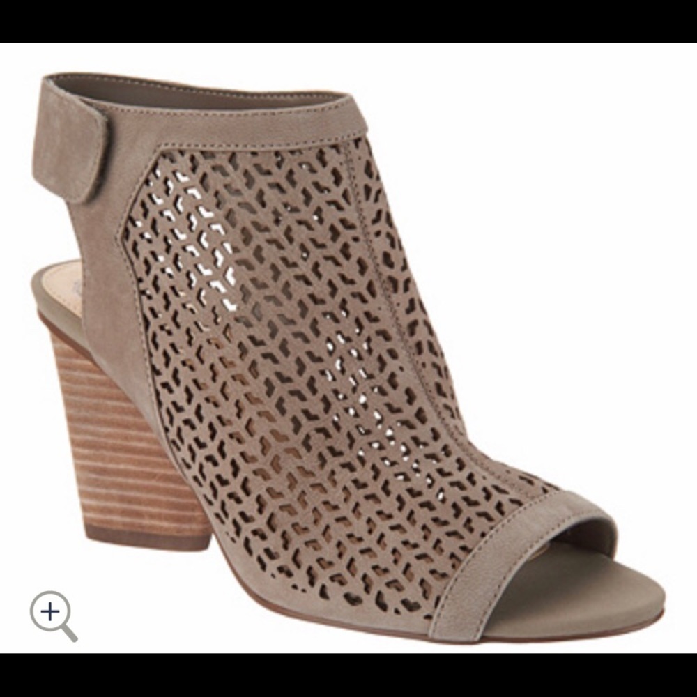 Vince Camuto Lasercut Peeptoe Booties Sz 7.5